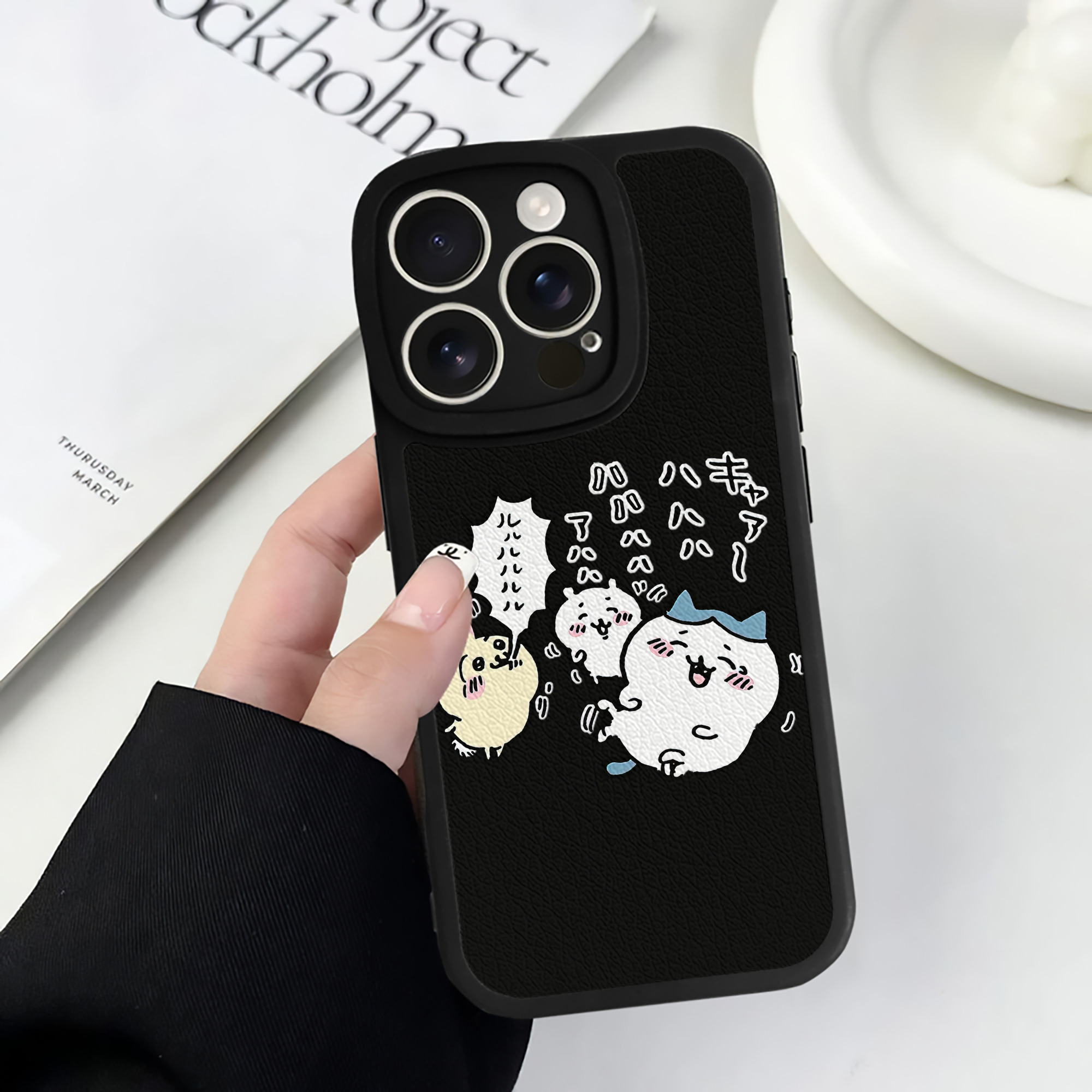 （画像用） ちいかわ うさぎ Chii-kawa usagi 【iPhone 16シリーズ対応】シリコンスマホケース（レザー調） 材質：シリコン